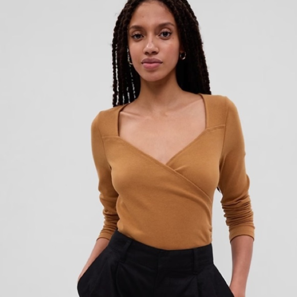 GAP NWT Modern Sweetheart Wrap T-Shirt - Size S